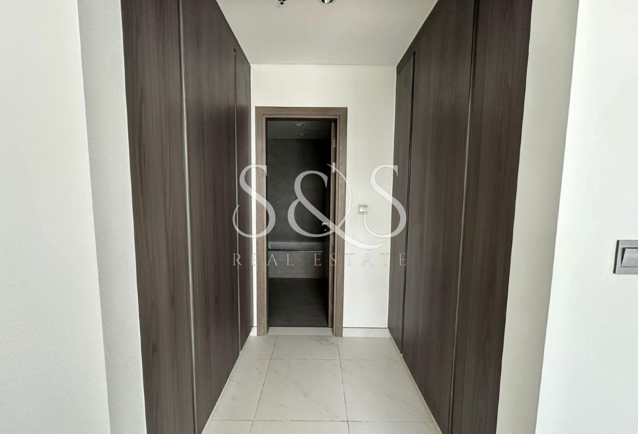 Spacious Layout | Vacant | Elegant Design photo 9