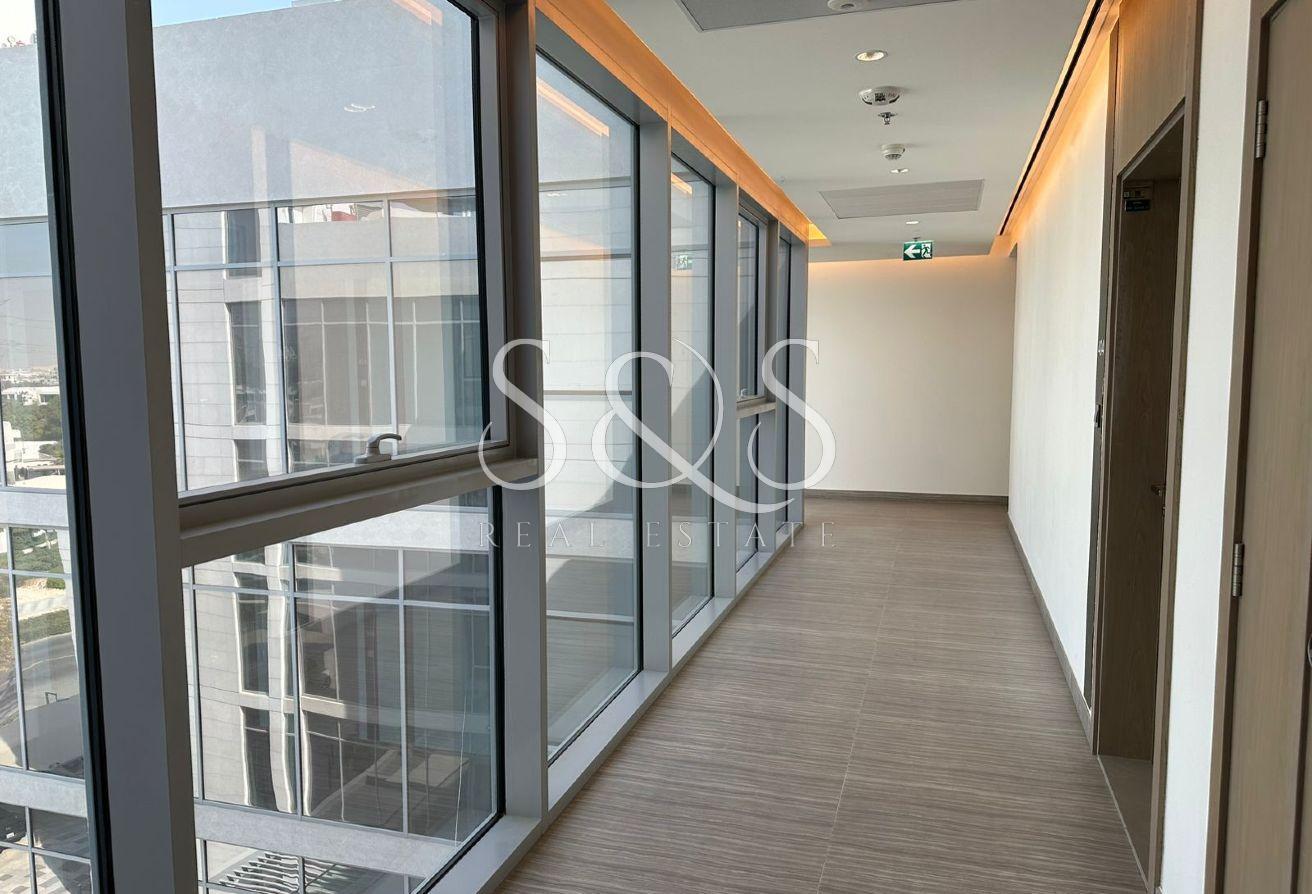 Spacious Layout | Vacant | Elegant Design photo 4