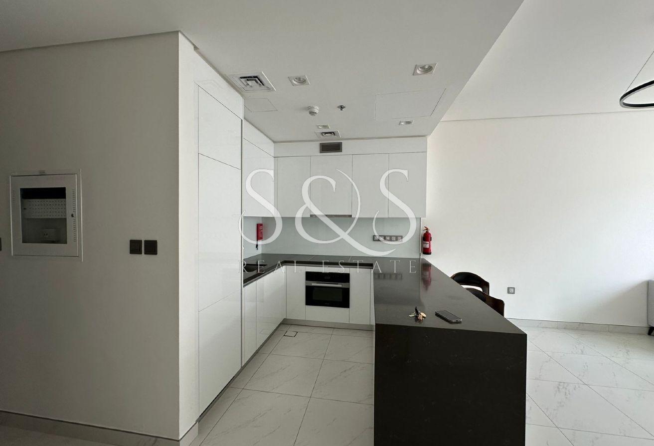 Spacious Layout | Vacant | Elegant Design photo 6