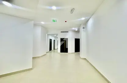 Office Space - Studio - 1 Bathroom for rent in Al Shafar Investment Building - Sheikh Zayed Road - Dubai
