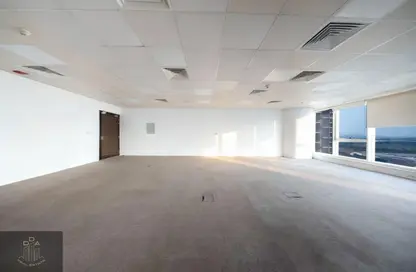 مكتب - غرفة نوم - 1 حمام للايجار في برج تشرشل للأعمال - أبراج تشرشل - الخليج التجاري - دبي