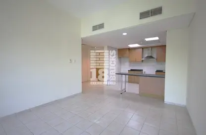 شقة - 2 غرف نوم - 3 حمامات للبيع في مبني 114 - طراز حديث - ديسكفري جاردنز - دبي