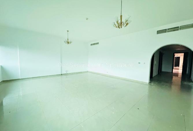 105990376 - Property Image 2