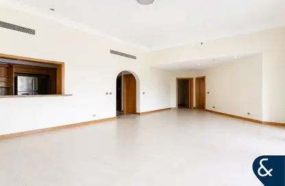 Apartment - 2 Bedrooms - 2 Bathrooms for sale in Jash Hamad - Shoreline Apartments - Palm Jumeirah - Dubai