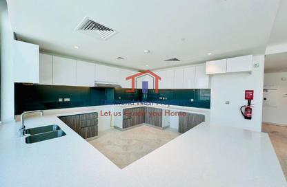 تاون هاوس - 4 غرف نوم - 5 حمامات للايجار في برج الواجهة البحرية A - أبراج سكنية على الواجهة البحرية - منطقة النادي السياحي - أبوظبي