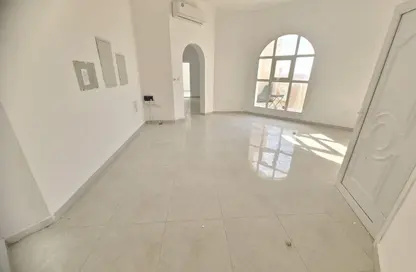 شقة - 2 غرف نوم - 2 حمامات للايجار في مدينة شخبوط - أبوظبي