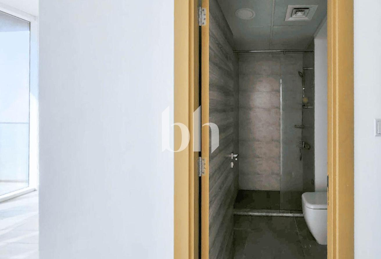 Unfurnished| Flexible payment term| Prime Location photo 12