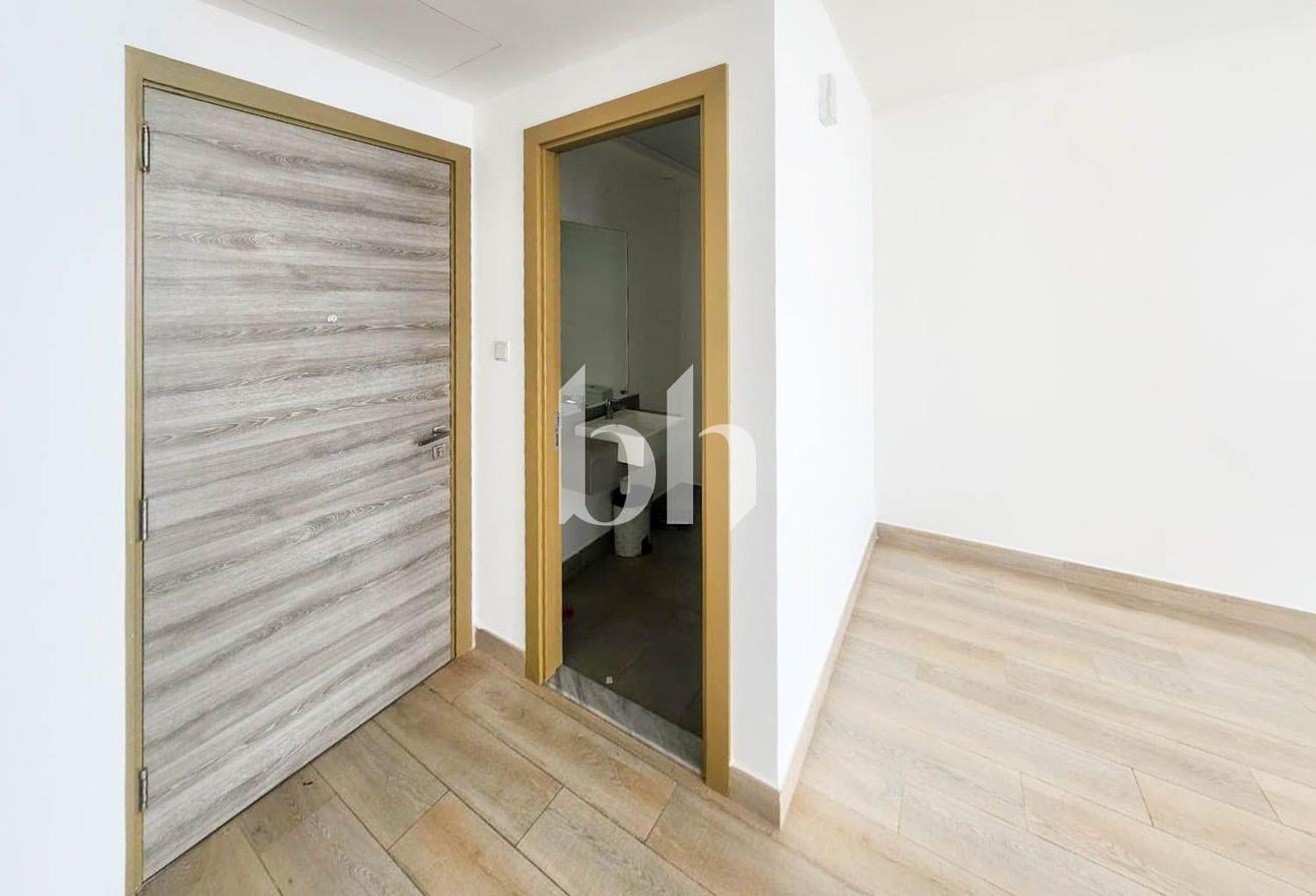 Unfurnished| Flexible payment term| Prime Location photo 7