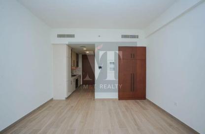 Apartment - Studio - 1 Bathroom for rent in Holland Gardens - Town Square - Dubai