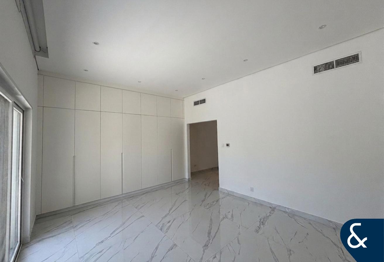 Upgraded Bungalow | Huge 10,632 sqft Plot photo 12