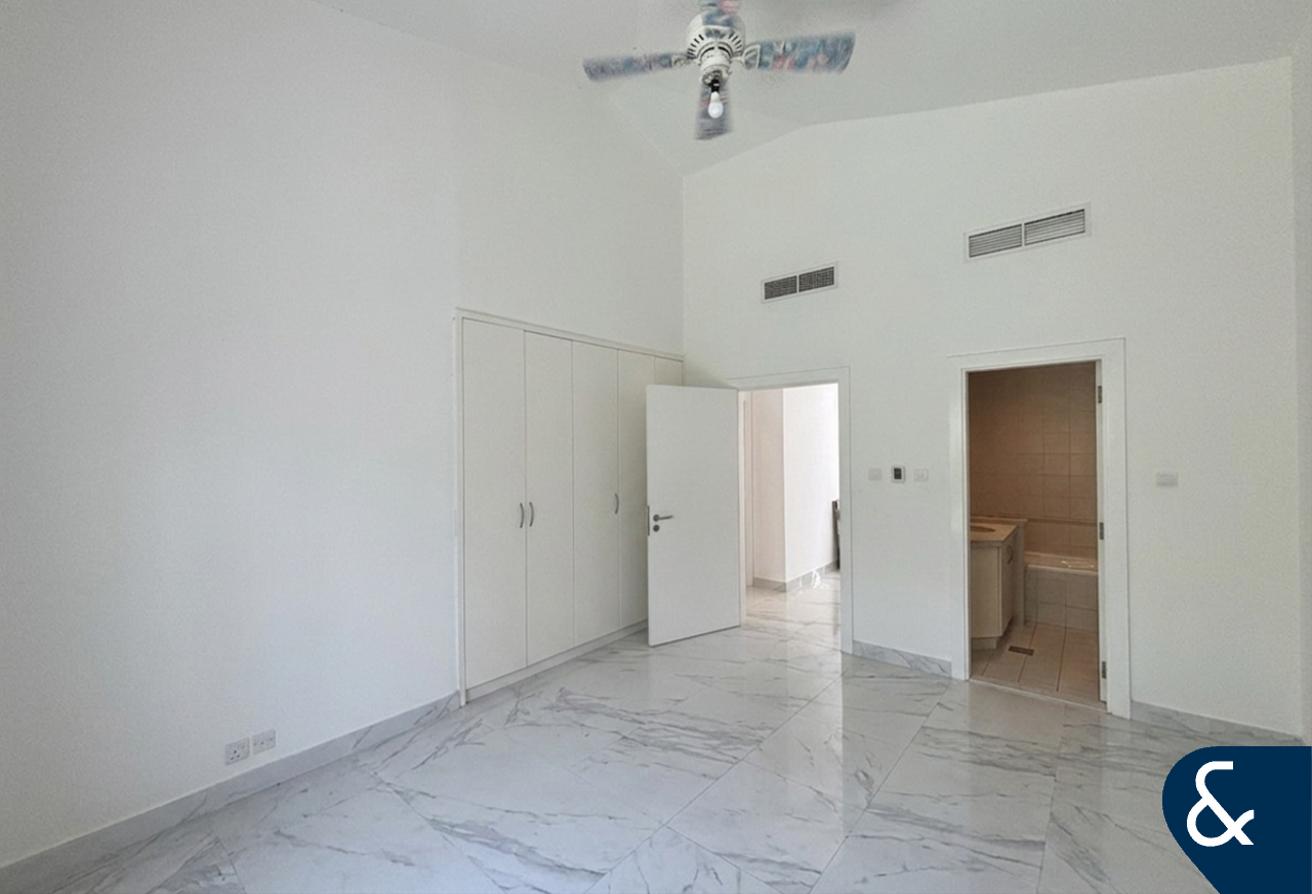 Upgraded Bungalow | Huge 10,632 sqft Plot photo 14