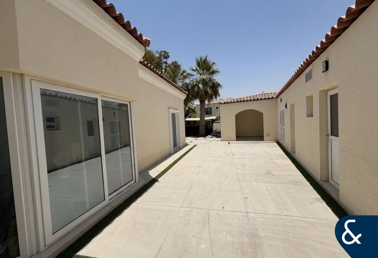 Upgraded Bungalow | Huge 10,632 sqft Plot photo 10