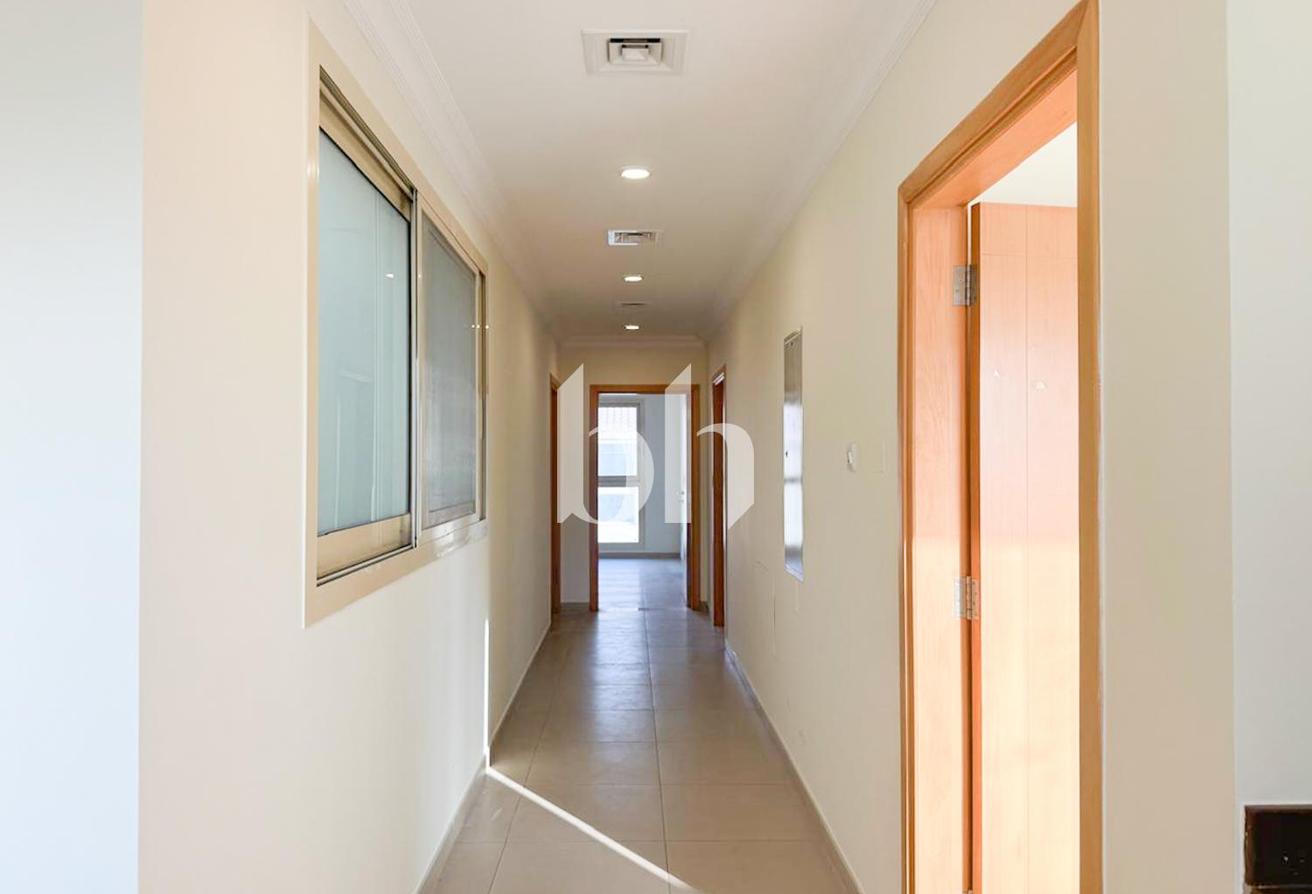 Spacious 5BR Villa | Umm Suqeim 3 | Prime Location photo 10