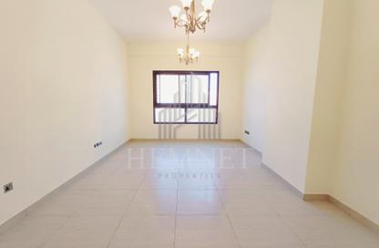 Apartment - 2 Bedrooms - 2 Bathrooms for rent in Yasmeen Building - Al Jaddaf - Dubai