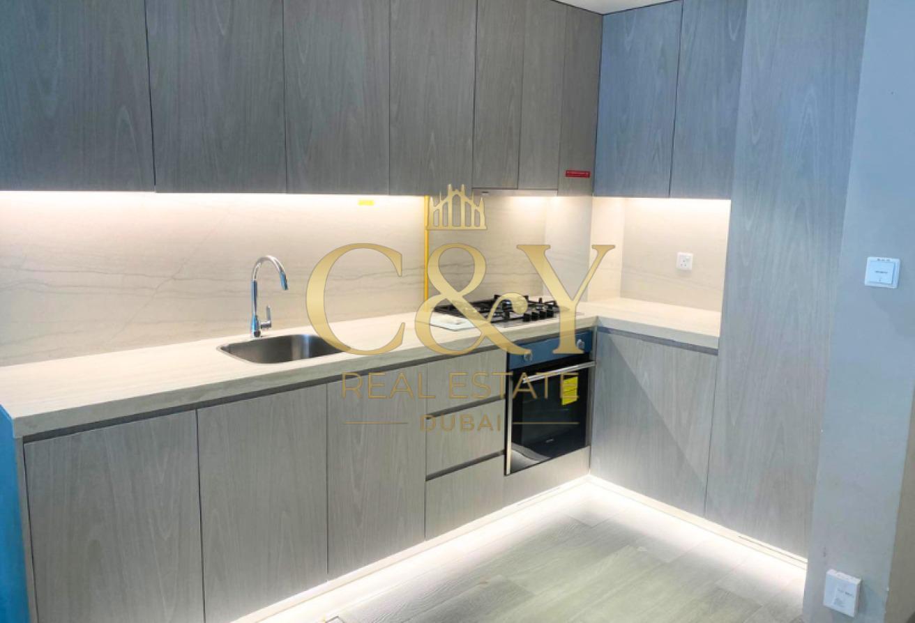 Luxury Furnished * Ready To move in * 5 min Mall photo 5