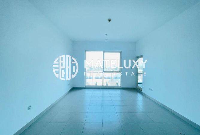 Vacant Now || Unfurnished || Spacious Layout photo 3