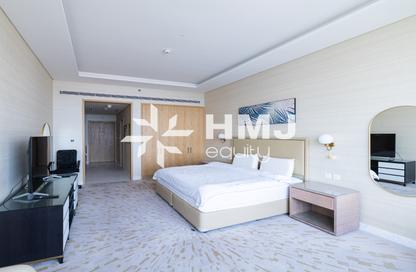 Apartment - Studio - 1 for rent in The Palm Tower - Palm Jumeirah - Dubai
