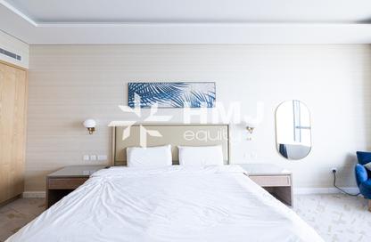 Apartment - Studio - 1 for rent in The Palm Tower - Palm Jumeirah - Dubai