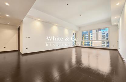 Apartment - 3 Bedrooms - 4 Bathrooms for rent in Marina Residences 6 - Marina Residences - Palm Jumeirah - Dubai