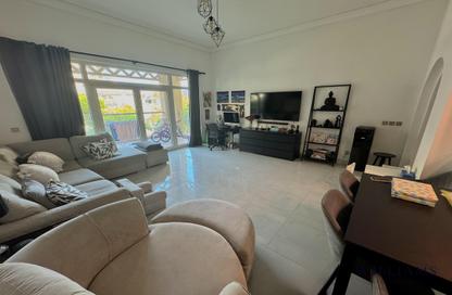 Apartment - 2 Bedrooms - 3 Bathrooms for sale in Al Anbara - Shoreline Apartments - Palm Jumeirah - Dubai