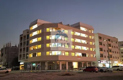 شقة - 2 غرف نوم - 2 حمامات للايجار في الزاهية - تجارية مويلح - الشارقة