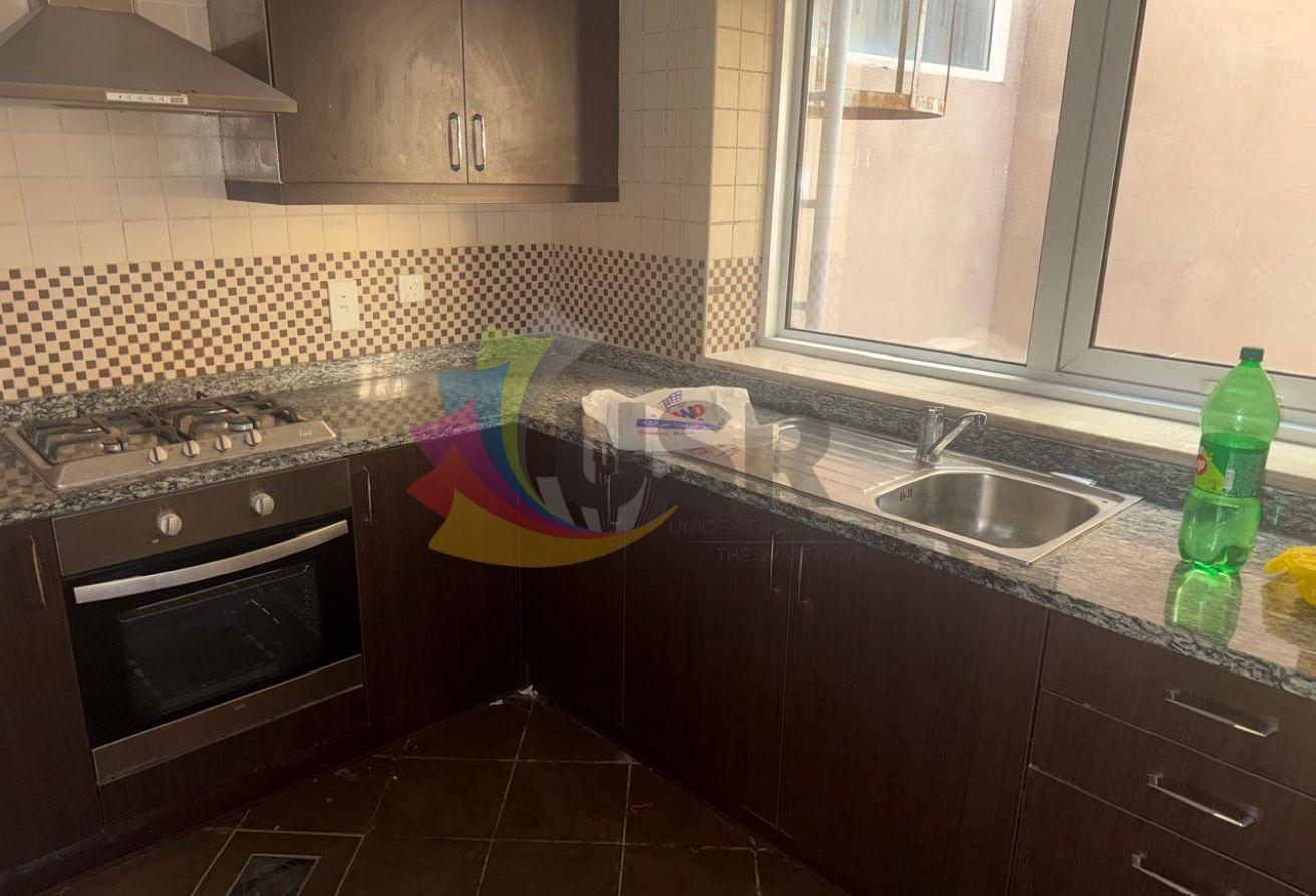 INDEPENDENT 4BHK W/ MAID ROOM | 2 PARKINGS | 325K photo 8