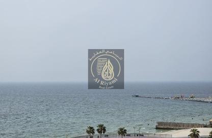 شقة - 2 غرف نوم - 3 حمامات للايجار في مساكن كورنيش عجمان - طريق كورنيش عجمان - عجمان
