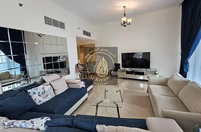 شقة - 2 غرف نوم - 3 حمامات للايجار في مساكن كورنيش عجمان - طريق كورنيش عجمان - عجمان