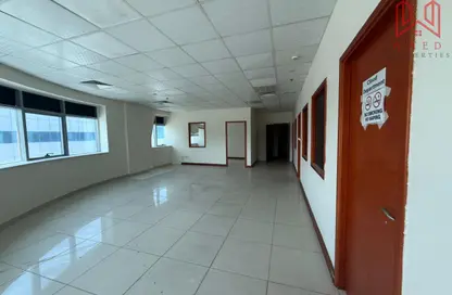 Office Space - Studio - 1 Bathroom for rent in Al Khabisi - Deira - Dubai