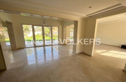 Villa - 3 Bedrooms - 4 Bathrooms for rent in District 5 - Jumeirah Park - Dubai