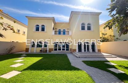 Villa - 3 Bedrooms - 4 Bathrooms for rent in District 5 - Jumeirah Park - Dubai