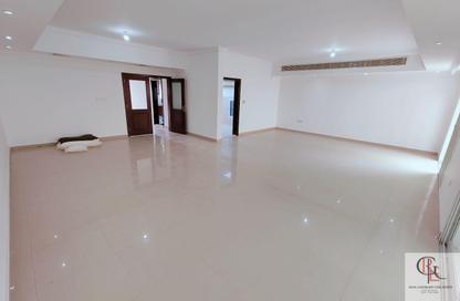 Villa - 4 - 4 for rent in Mohamed Bin Zayed Centre - Mohamed Bin Zayed City - Abu Dhabi