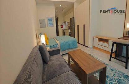 Apartment - Studio - 1 Bathroom for rent in Millennium Binghatti Residences - Business Bay - Dubai