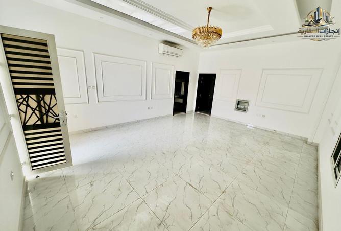 102831112 - Property Image 3