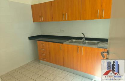 Apartment - 2 Bedrooms - 1 Bathroom for rent in Karama 1 Building - Al Karama - Dubai Apartment - 2 Bedrooms - 1 Bathroom for rent in Karama 1 Building - Al Karama - Dubai
