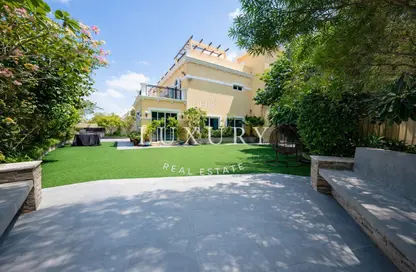 Villa - 4 Bedrooms - 5 Bathrooms for sale in Jumeirah Park - Dubai