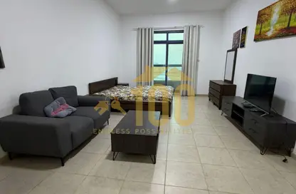 Apartment - 1 Bathroom for rent in Palace Tower 2 - Palace Towers - Dubai Silicon Oasis - Dubai