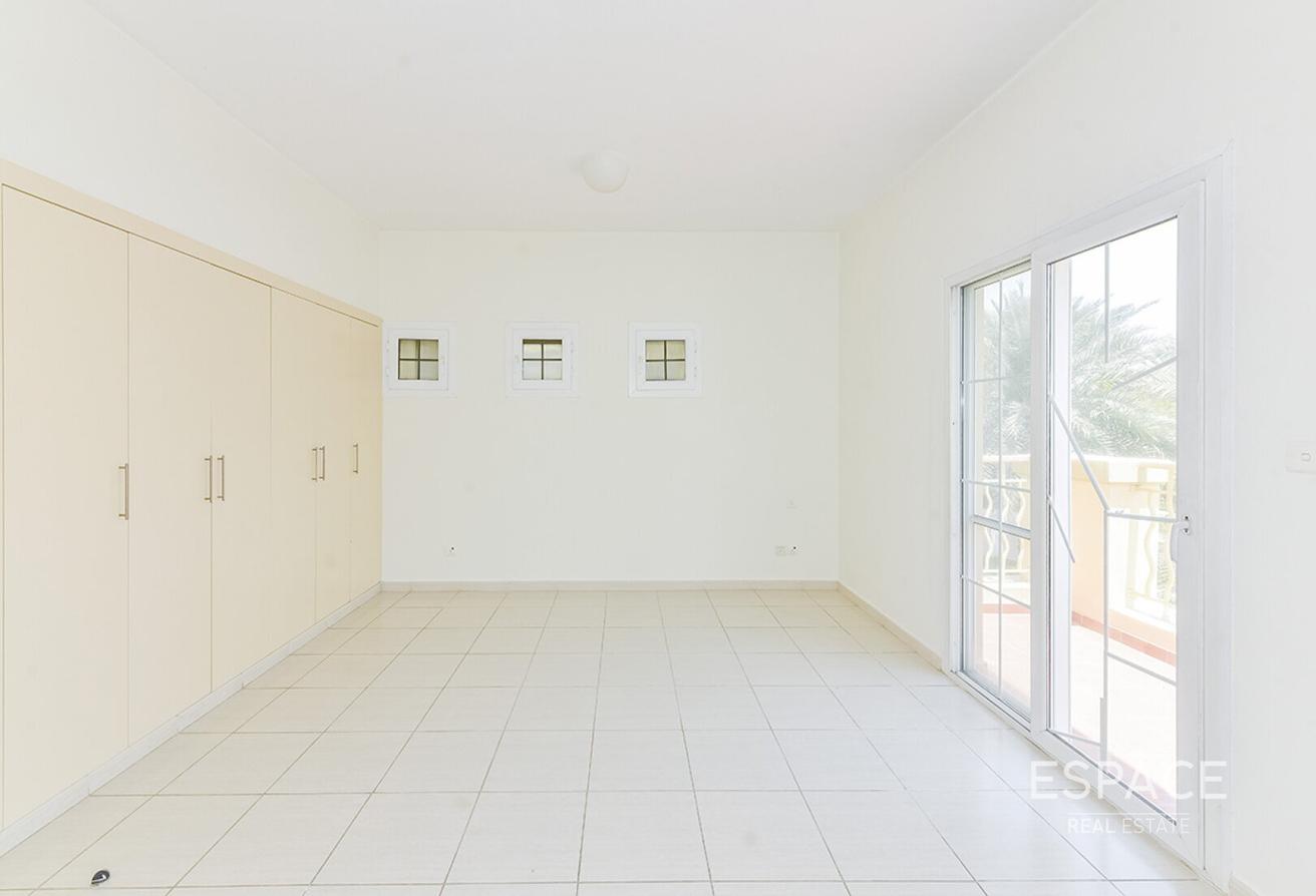 Multiple Cheques | Vacant Now | Balcony photo 8