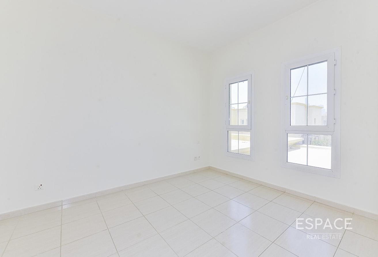 Multiple Cheques | Vacant Now | Balcony photo 12