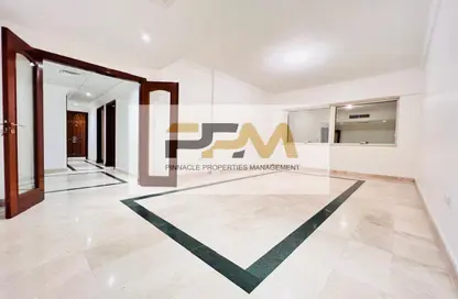 شقة - 2 غرف نوم - 2 حمامات للايجار في شارع حمدان - أبوظبي