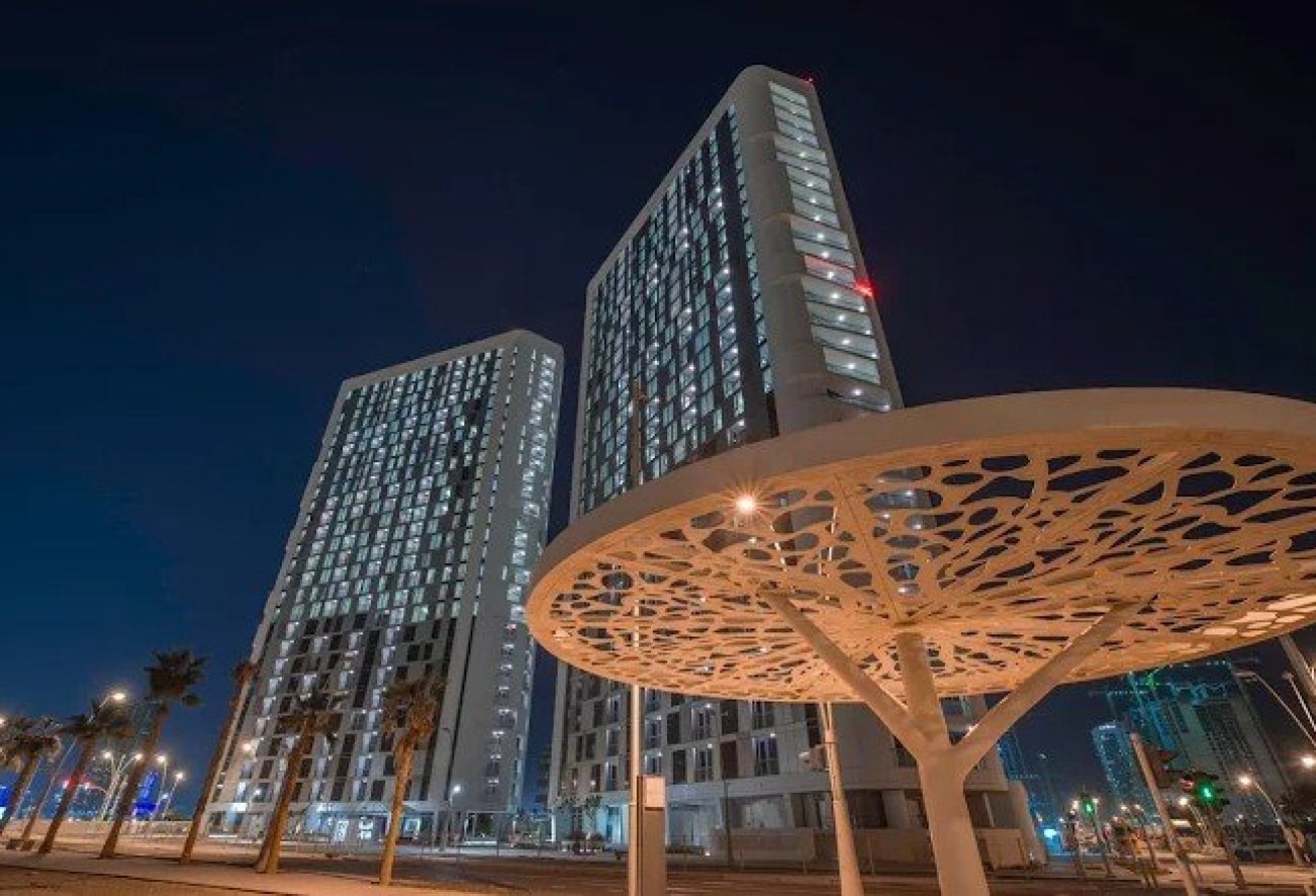 Elegant 1BR | Pool View | Vibrant Community