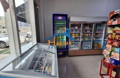 Shop - Studio - 1 Bathroom for rent in New Al Taawun Road - Al Taawun - Sharjah