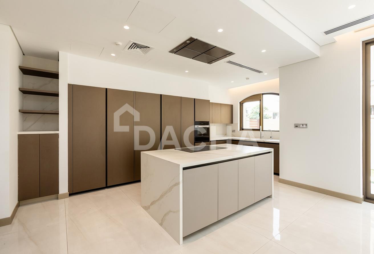 Luxury Family Home | Full Golf Views photo 8
