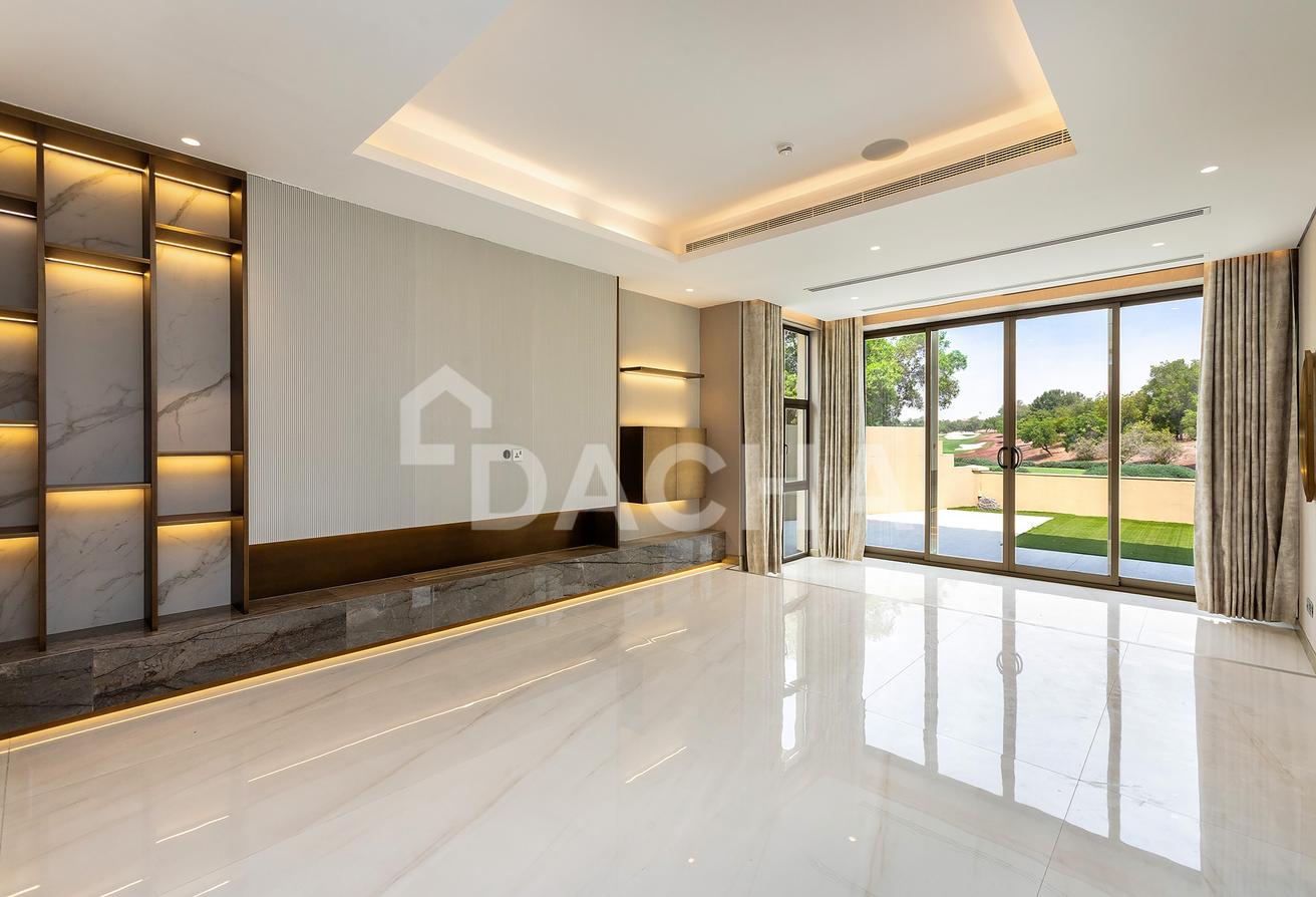 Luxury Family Home | Full Golf Views photo 11