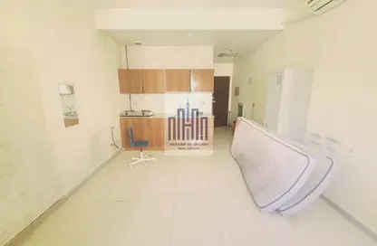 شقة - 1 حمام للايجار في طريق فاير ستاشن - مويلح - الشارقة