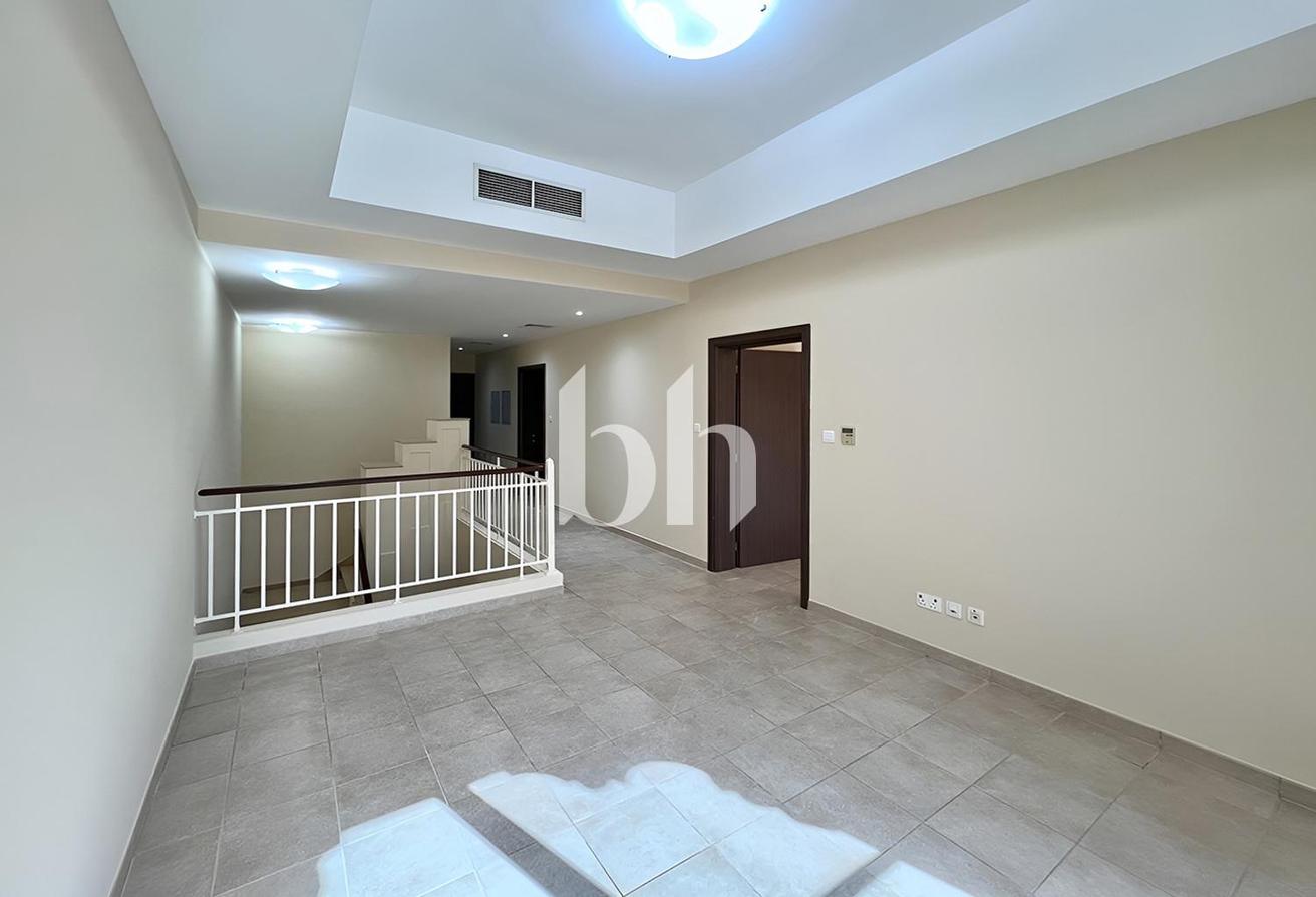 Spacious Unfurnished Villa Contemporary | Secured photo 10