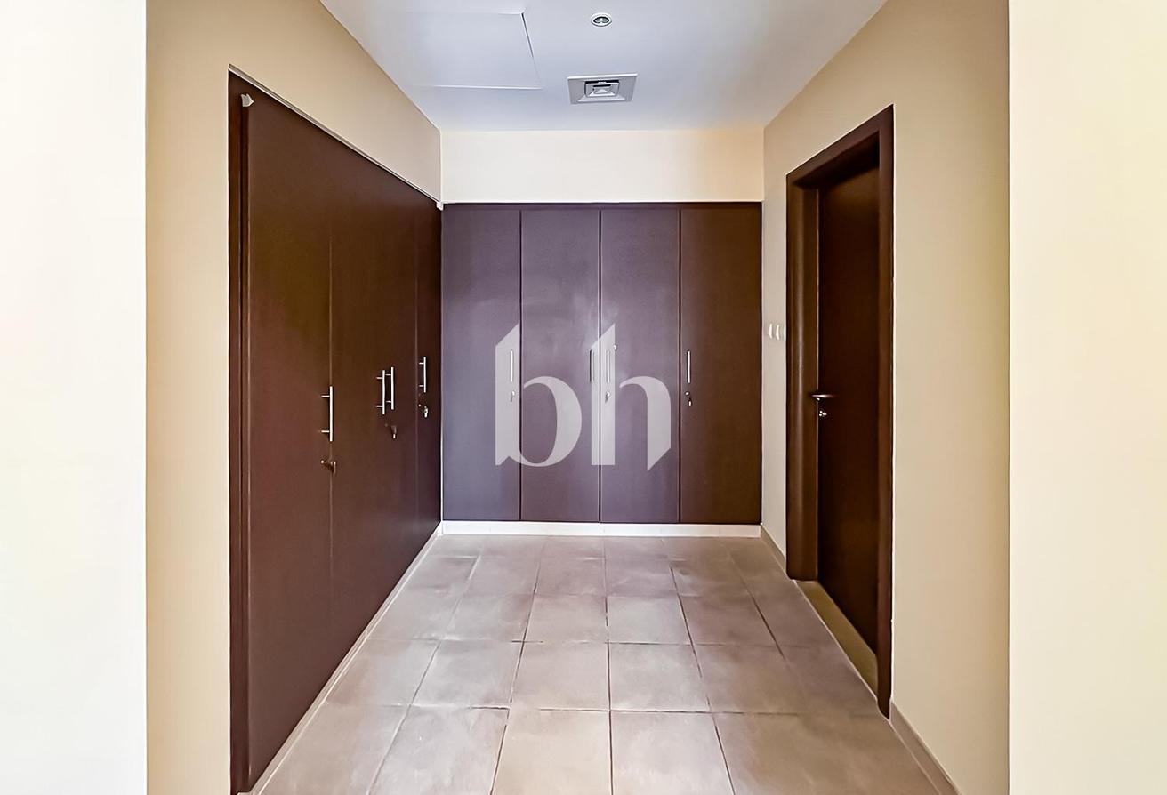 Spacious Unfurnished Villa Contemporary | Secured photo 5