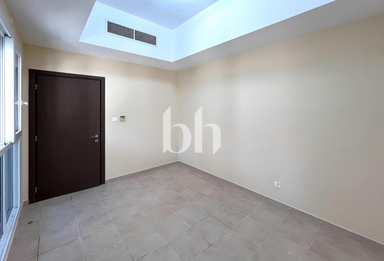 Spacious Unfurnished Villa Contemporary | Secured photo 11