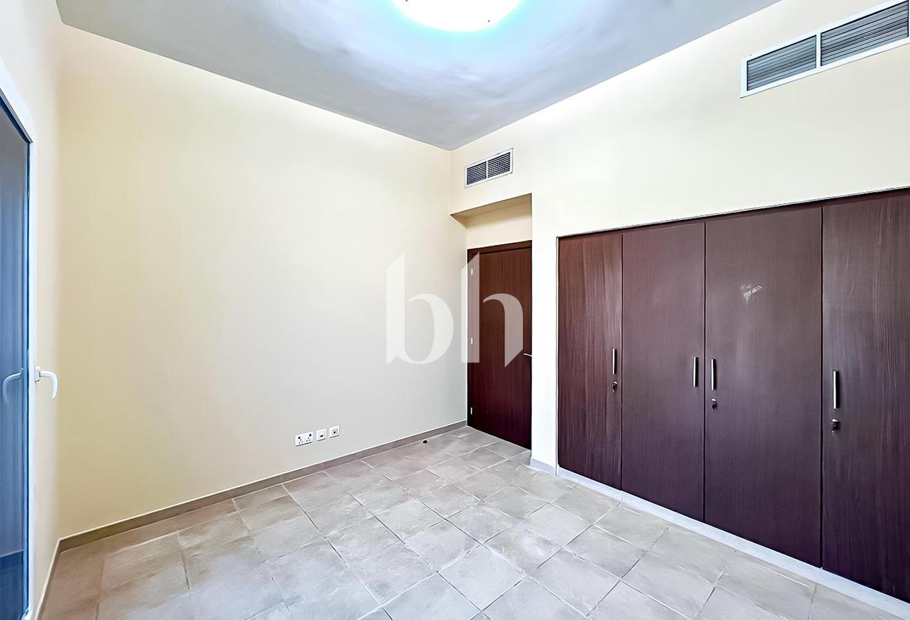 Spacious Unfurnished Villa Contemporary | Secured photo 12