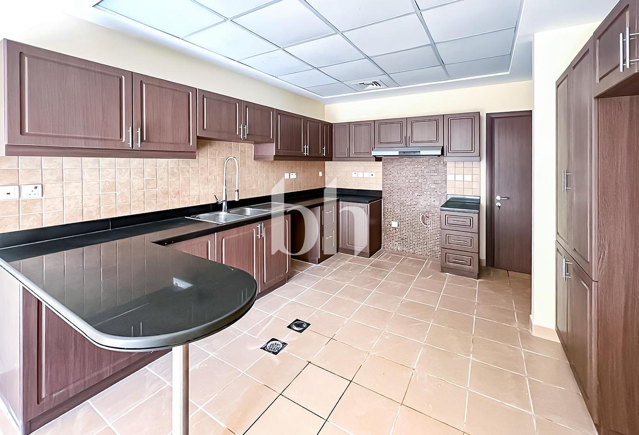 Spacious Unfurnished Villa Contemporary | Secured photo 9